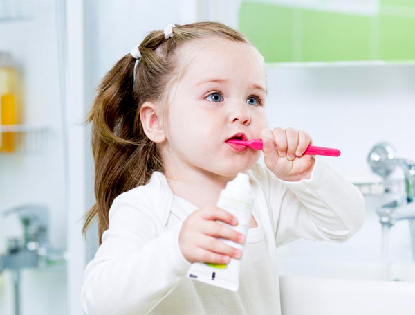 Are Feeding Bottles & Pacifiers Harmful to Your Child’s Teeth?